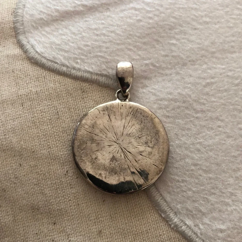 Black Circular Pendant - Picture 2 of 2